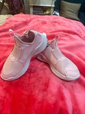 Nike Kids Pink Slip-On Athletic Sneakers never warn no box won’t go below 38